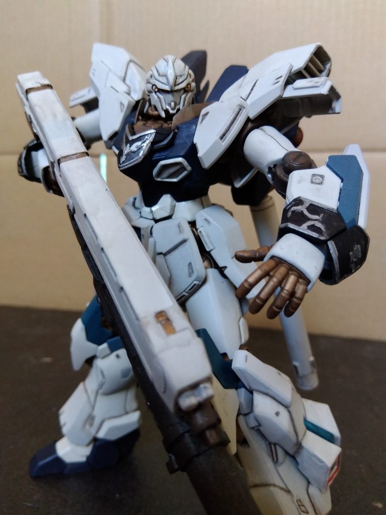 色分け部は、メタリックに挑戦してみました!ジオン残党軍に強奪された「スタイン01」をGUNDAMカラーをイメージして塗り分けてみました。😊