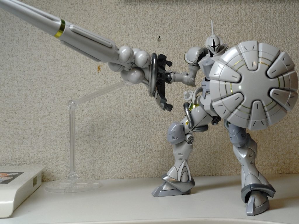 ジークアクスシリーズのスタイルでありながらも、中世騎士風なギャンの独自性は失われてないですね。