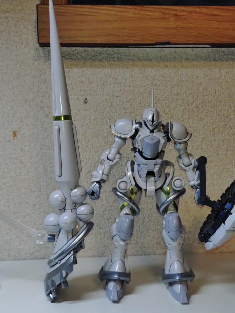 エグザベ専用機といえば、この大きなハクジ。設定では27mもあるとか…。サザビーくらいの大きさみたいですね。