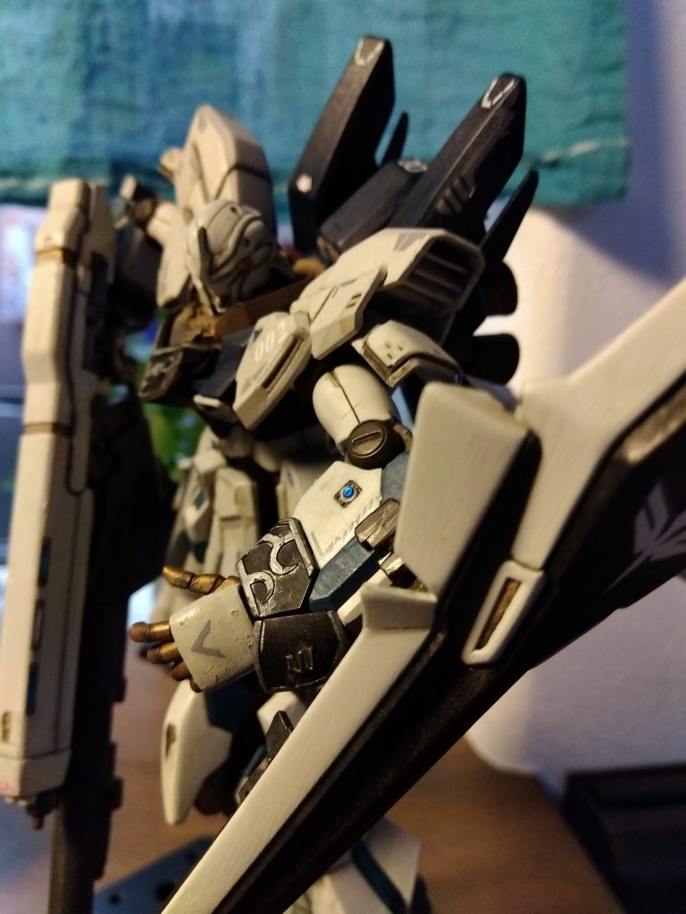 スジ彫りブラススミ入れで情報量増しました…ウェザリングをしたいところを今回は封印しました😣