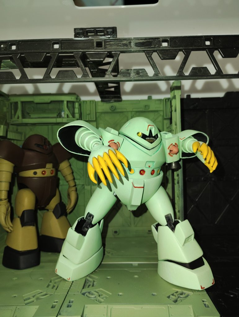 アクションモノアイも可動します。