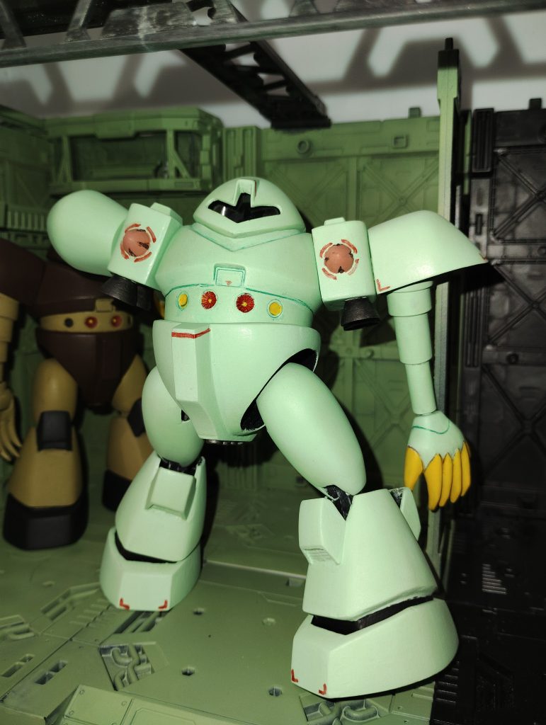 アクション後面若干の違和感が…