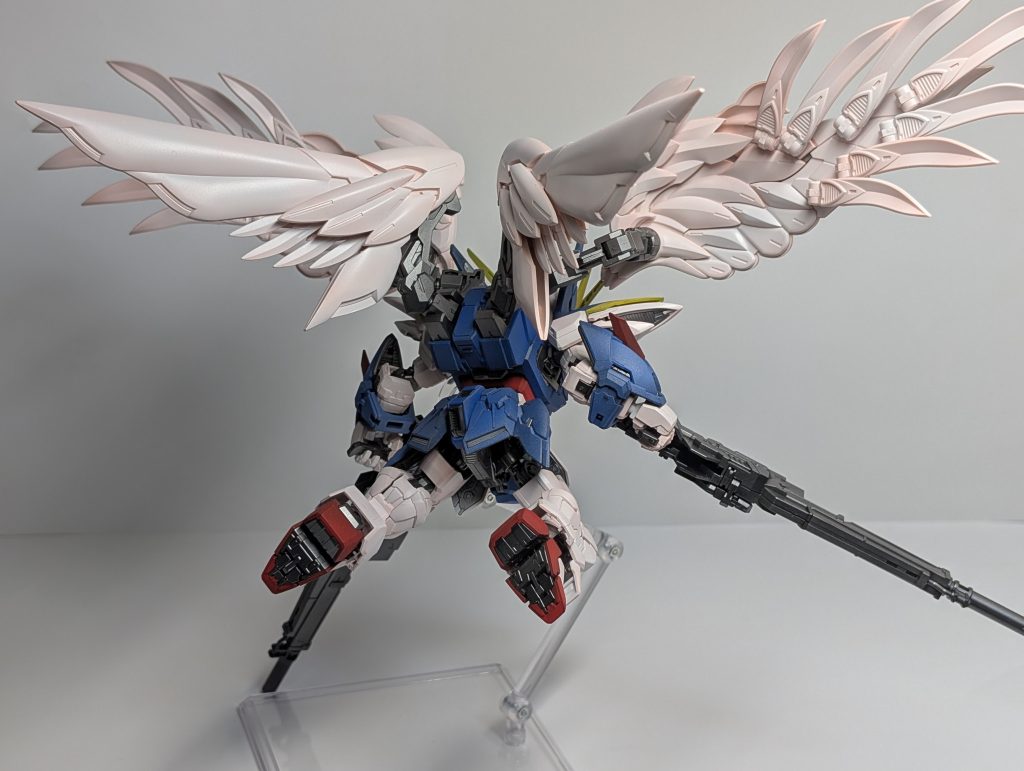 関節部分はランナー塗装をしましたが、切り取り部分は露出することがあまりないので助かりました。