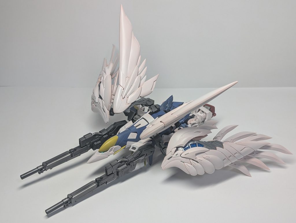 飛行形態にするときは塗膜が剥がれるのが心配でした。上の写真はアレンジあり。