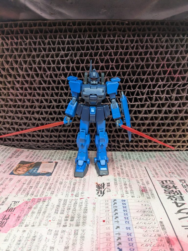 ブルーディスティニーが好きで、本当はHGブルーディスティニー1号機が欲しいのですが、中々手に入らないので、自分で調べて、手持ちで同じ陸戦型のEz8をブルーディスティニー配色にしてみました。製作工程は撮影してなかったので、完成品だけしなかないです😅お目汚しで大変申し訳ございませんでした🙇