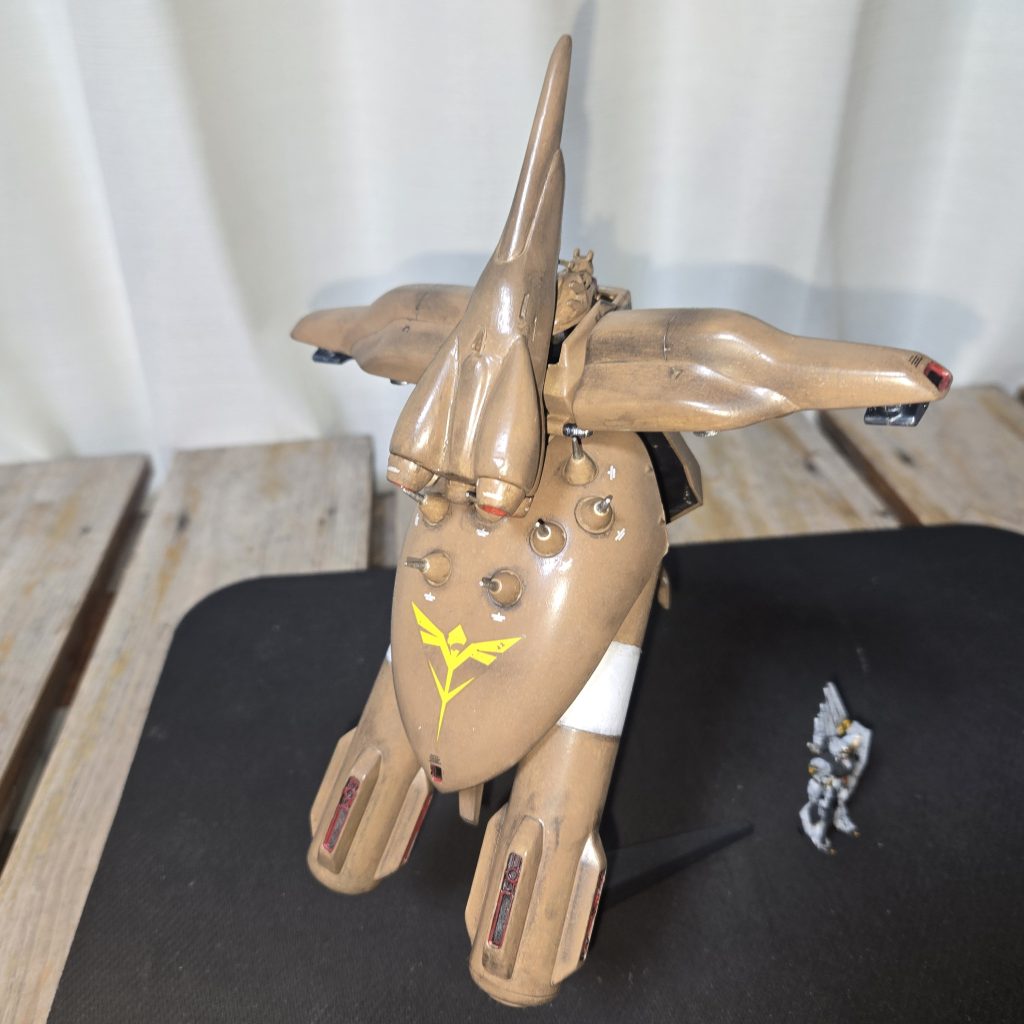 リアスカートですが潔いほどあっさりしてたのでスキルがあればすじぼりでもしてるのですが下書きしたところで辞めてデカールで誤魔化しました😅