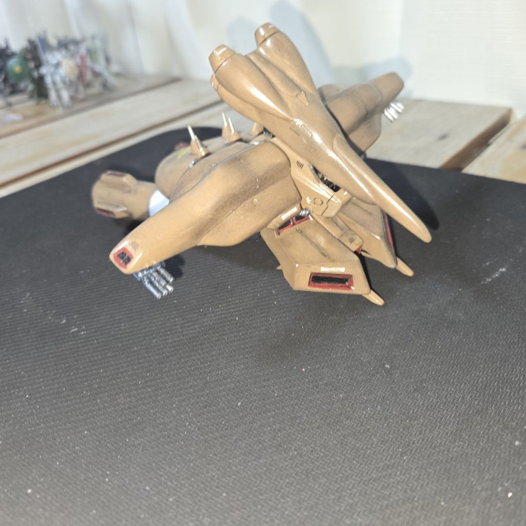 旧キットとはいえイロイロ結構動きます。ランディング·ギアを出して着陸状態にも可変します。