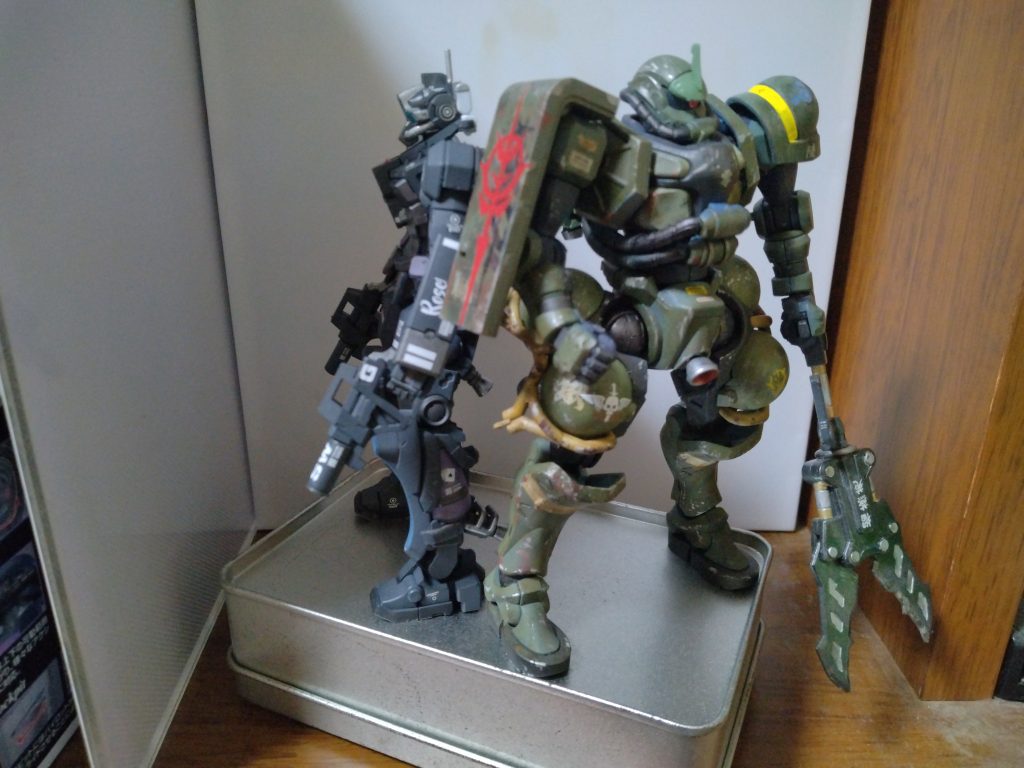 指揮官のM.A.V.と一緒に