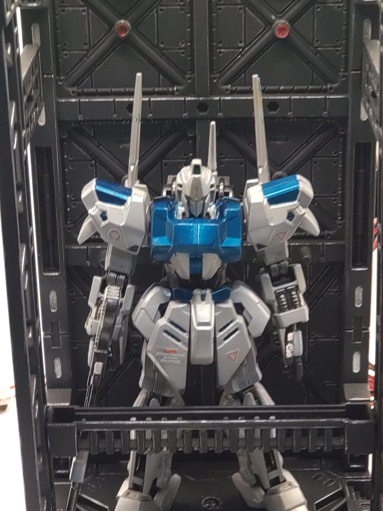 いつもの整備工場で。おもちゃっぽい仕上がりを意識したのでデカールもそのまま貼りっぱなしです。