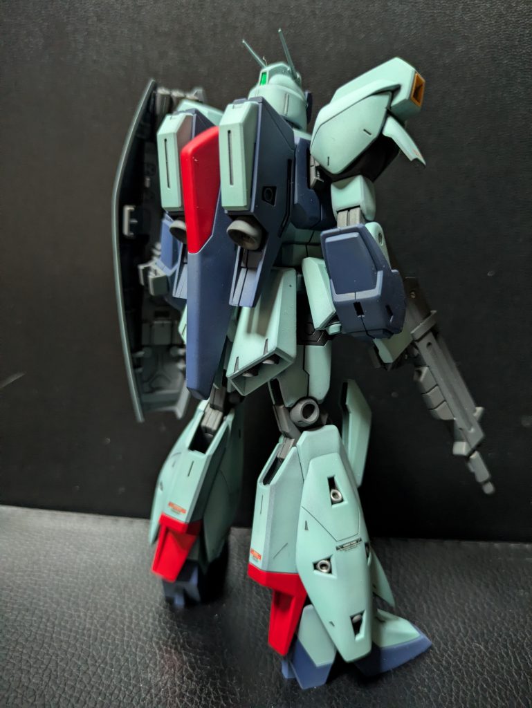 バックパックも合体のためちょっと小ぶりですね。