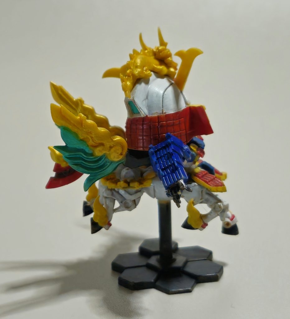 翼は最近発売されたファレホのメタリックカラーで塗ってます。