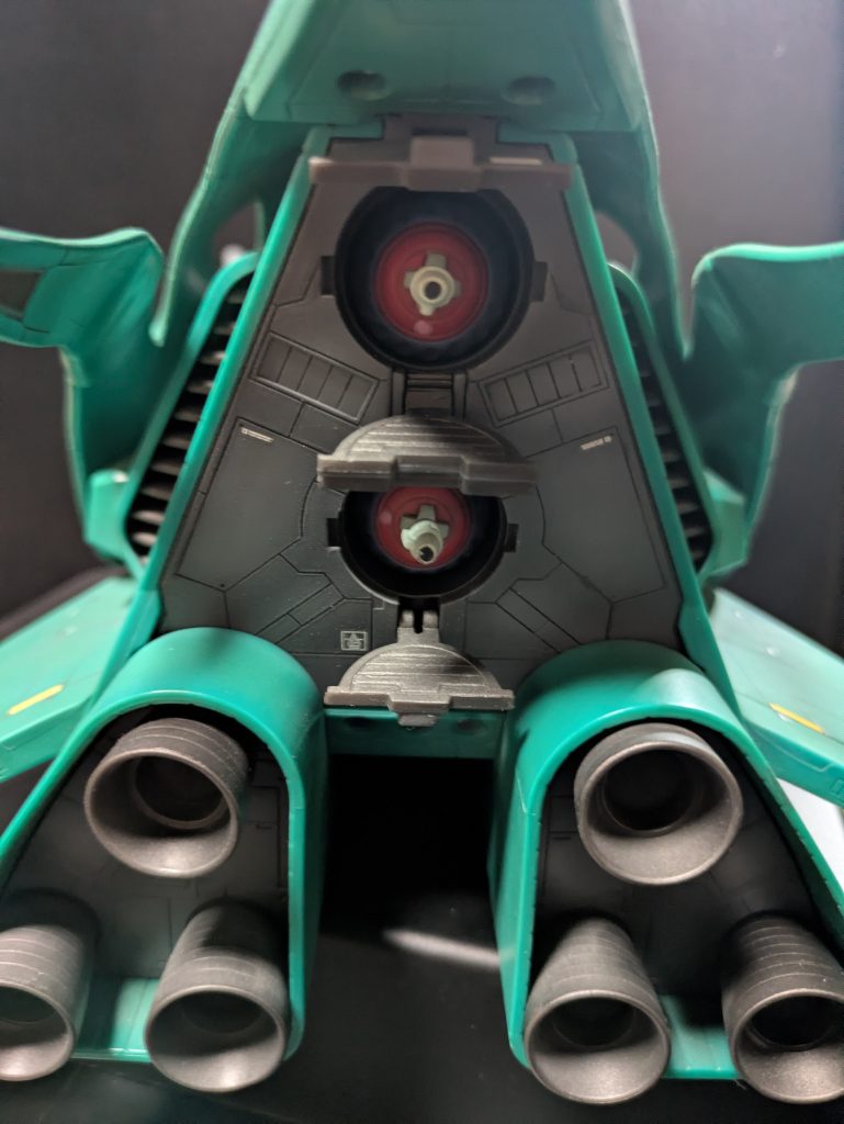 後部から射出システムも再現されています！