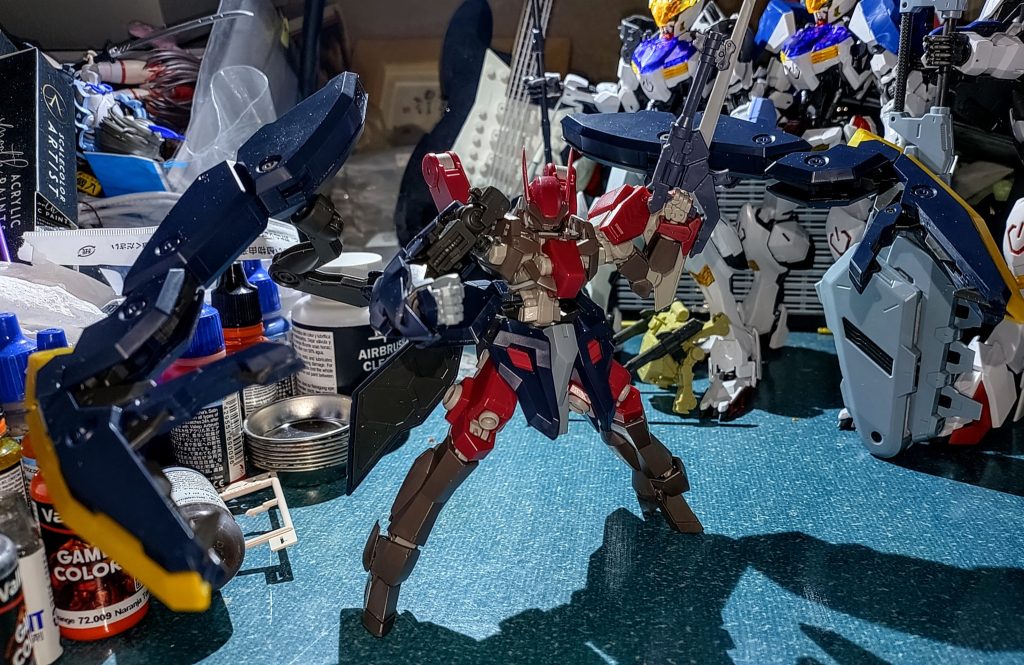 最後に塗装前の写真をこのままつや消しスプレーを吹くだけでも良いなと思うくらい、仮組みの時点で色合いも良くデザインも気に入っていましたが、最終的にメタリックで塗装して良かったなと思っています。7年ぶりの投稿という事で、拙い文章となっていますが、最後までご観覧有難う御座いました！