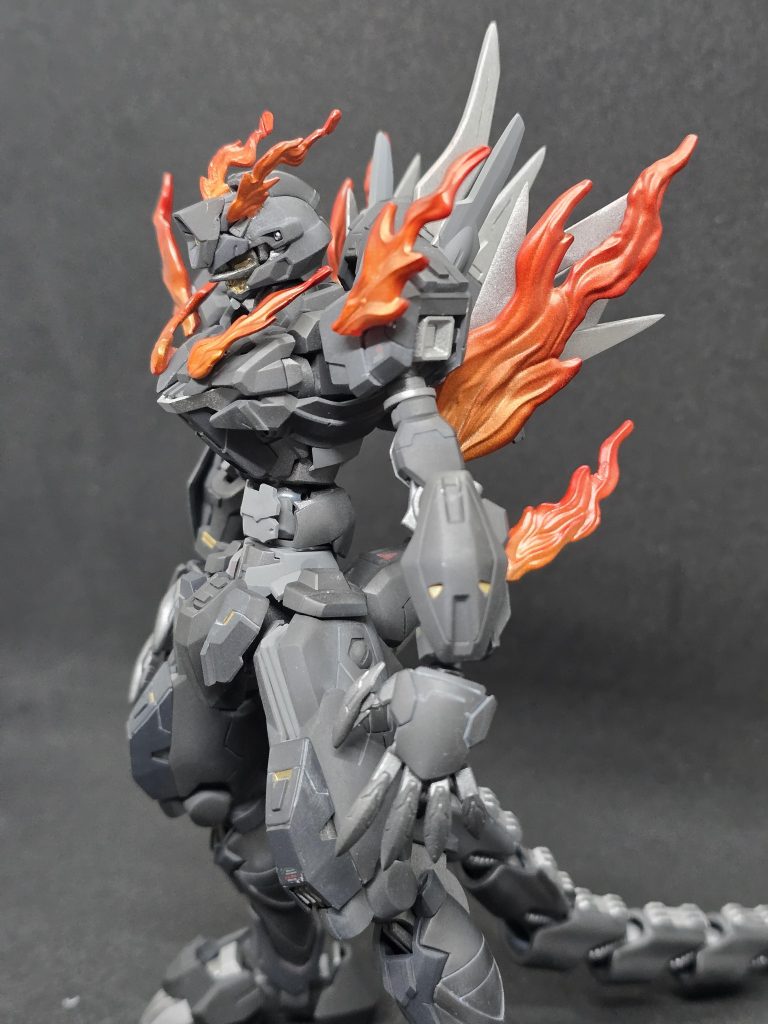 VSシリーズで育ったので絶対入れたかったバーニングモード！！！内部のエネルギーが暴走して吹き出している設定で、エフェクトは背ビレが溶けるほどの高熱を意識した配置にしてますファントムのエフェクトにネオジム磁石を埋め込んで使用してます