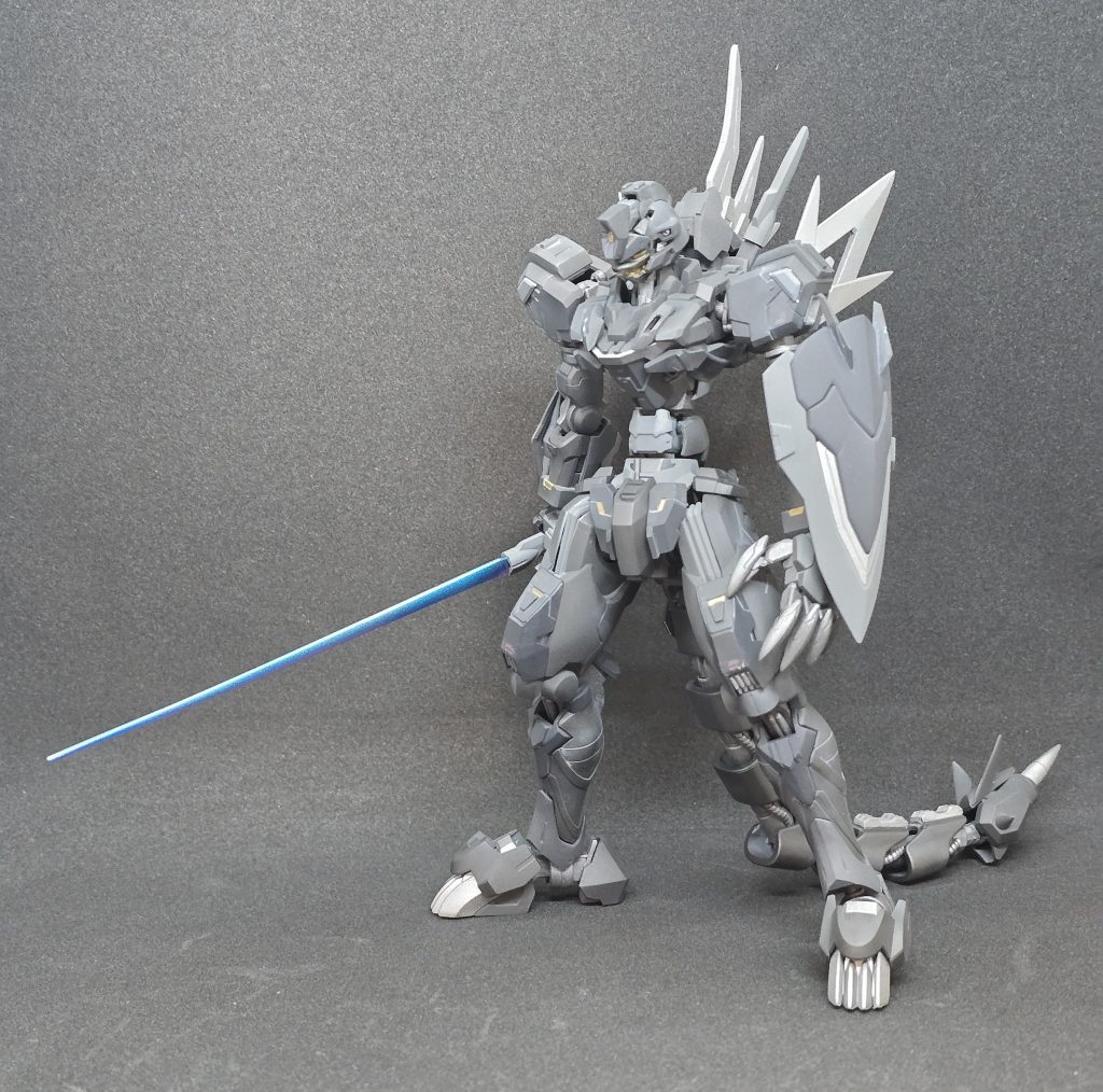 背ビレの一部がビームサーベルになっています色は熱線イメージした色にしました