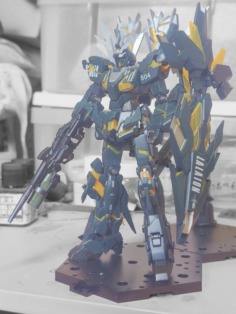 元のバンシィはゴールドですが、専用機ということですべてオリジナルシルバーにしてます。サイコフレームはそのままです。