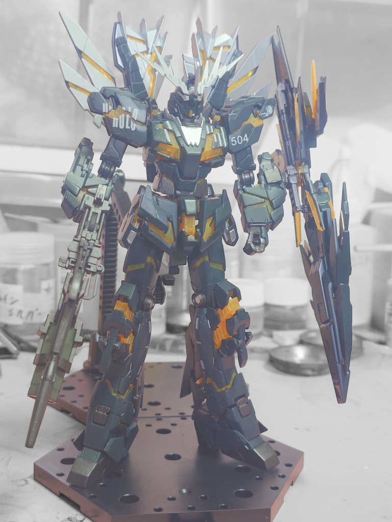 右肩のHOLOと胸部のラインデカールはデストロイモードになるとこんな感じでわからなくなります🤣