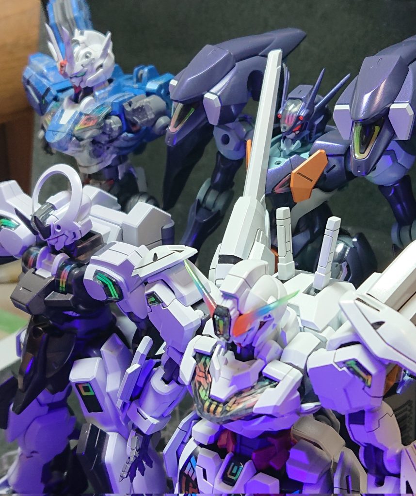 全部シェルユニット塗った後のやつです。クリアパーツを磨き､蛍光色を吹き付けて隙間に黒色無双で墨入れ…ブラックライトを当てて綺麗に光るシェルユニットは当時じゃなくても感動しますね～