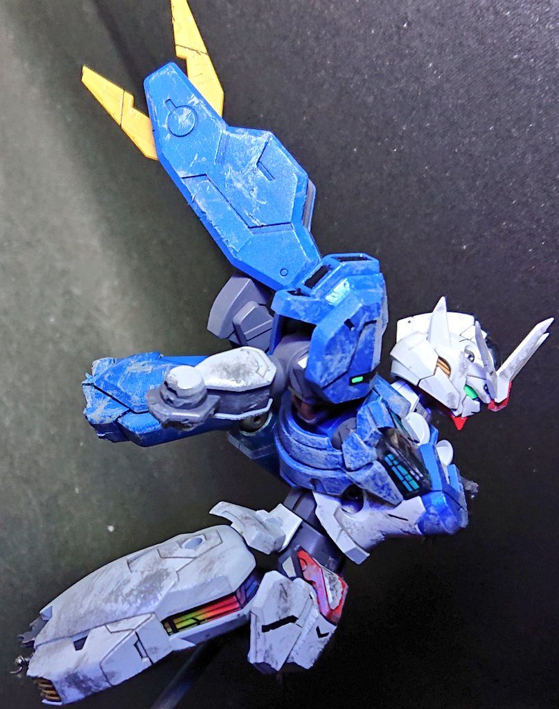 サモトラケのニケ神みたいな飛翔ポーズ。手足武器すらないけど､なかなかにカッコいいかも？