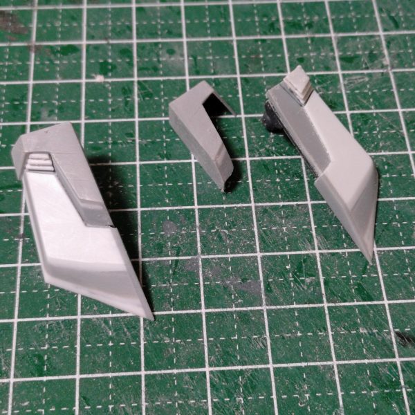 腰周りできました〜。サイドは武器の都合上後回しで。フンドシはフリーダムをベースに改修。フロントスカートはスクラッチ。2.0っぽいディテール、デザインにしています。現状イイ感じにフリーダム消しつつ2.0ディテール残せてるかと。次は脚部に進んでいきます💪（5枚目）