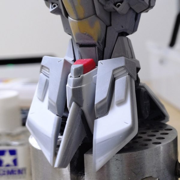 腰周りできました〜。サイドは武器の都合上後回しで。フンドシはフリーダムをベースに改修。フロントスカートはスクラッチ。2.0っぽいディテール、デザインにしています。現状イイ感じにフリーダム消しつつ2.0ディテール残せてるかと。次は脚部に進んでいきます💪（4枚目）