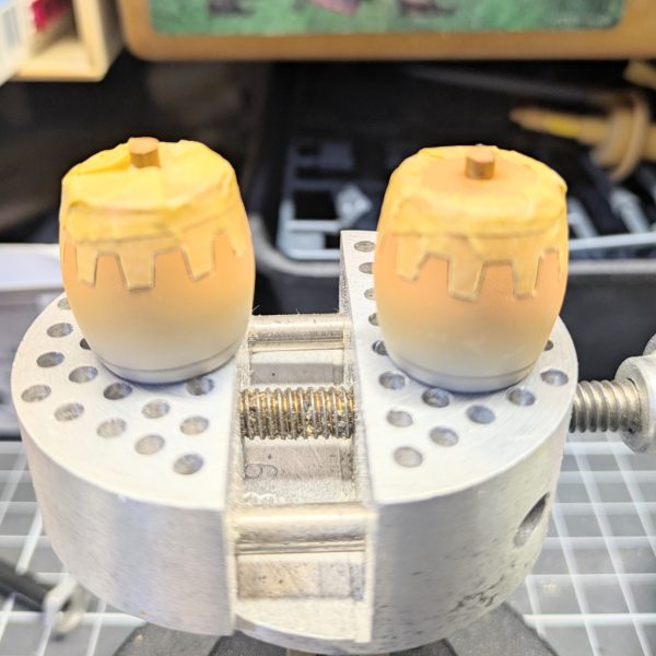 アッグガイ進捗✨️皆様、模活お疲れ様です👍️マスキングの嵐を無事に通り抜け😅、塗装・スミ入れ・デカールまで完了しました✨️あとはディテールアップを少々加えるのみとなりました😏👍️これで製作投稿は終了とさせて頂きます😊閲覧頂き、ありがとうございましたっ完成投稿までどうぞ楽しみに？お待ち下さいませ🙇（4枚目）