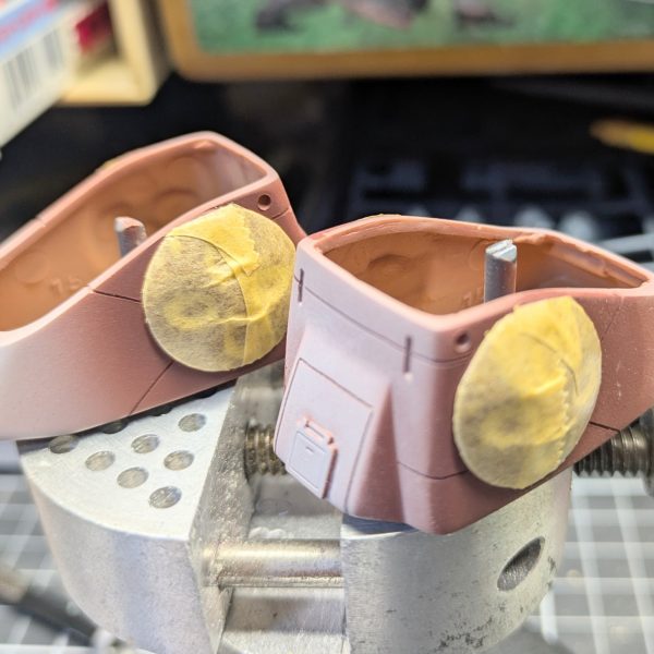 アッグガイ進捗✨️皆様、模活お疲れ様です👍️マスキングの嵐を無事に通り抜け😅、塗装・スミ入れ・デカールまで完了しました✨️あとはディテールアップを少々加えるのみとなりました😏👍️これで製作投稿は終了とさせて頂きます😊閲覧頂き、ありがとうございましたっ完成投稿までどうぞ楽しみに？お待ち下さいませ🙇（3枚目）