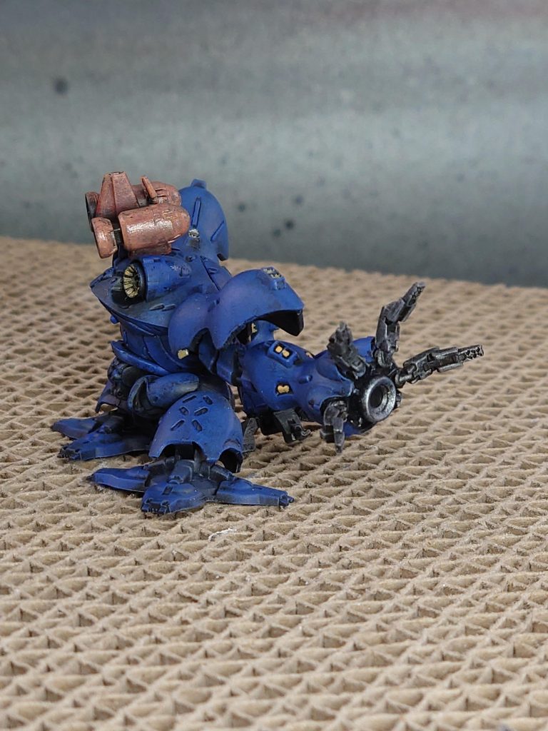 全体を黒サフで塗ったあとドライブラシで塗装。