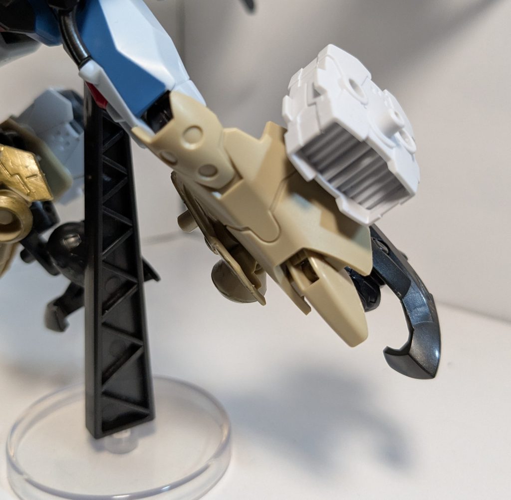 ポイントは脚周りで、30MSのパーツ取り付け、ブースタが付いているような感じです。