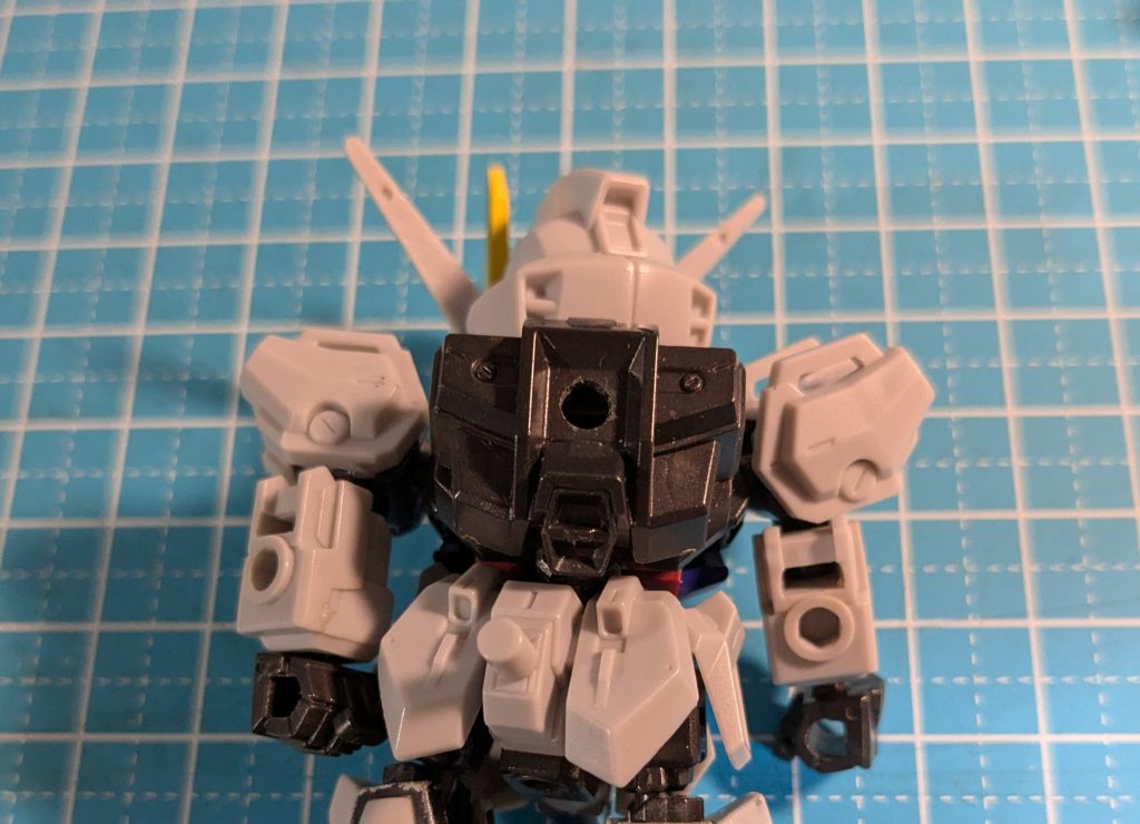 バックパックに3mm穴を付けています。