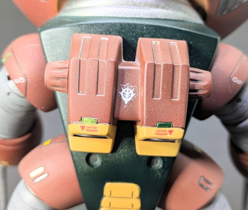 バックパックはラピーテープを貼ったメタルパーツを付けてセンサー的なディテール追加✨️あまりアップにすると粗がまるわかりですが⋯😅