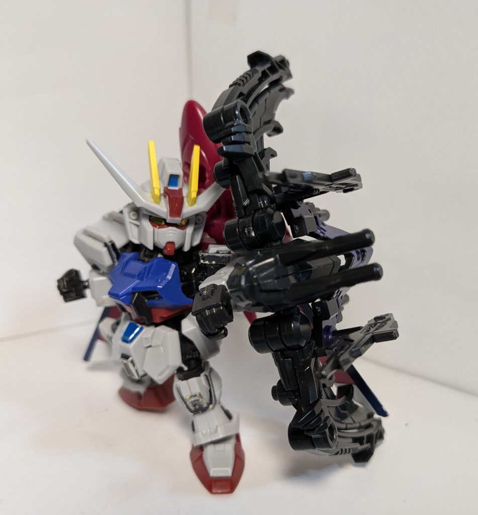 取り付け後は自身を武器としても運用出来ます。コウモリらしくてソナーで相手を見つけ、ビームライフルで狙撃します。