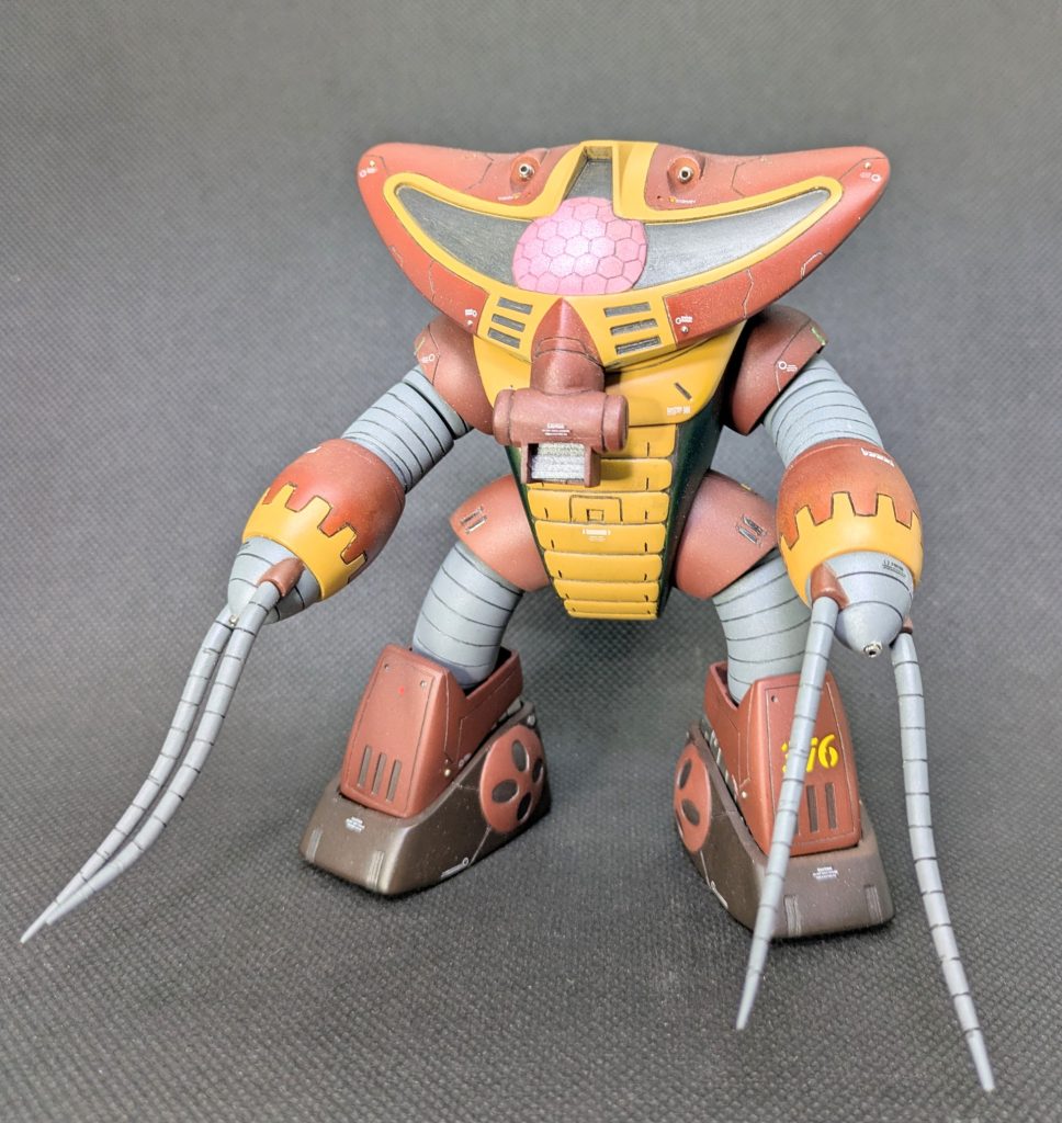 まずは全身ショット✨️ストレート組みだとオモチャ感が拭えないので、手足の可動域拡大も兼ねてボールジョイントで分割しております👍️