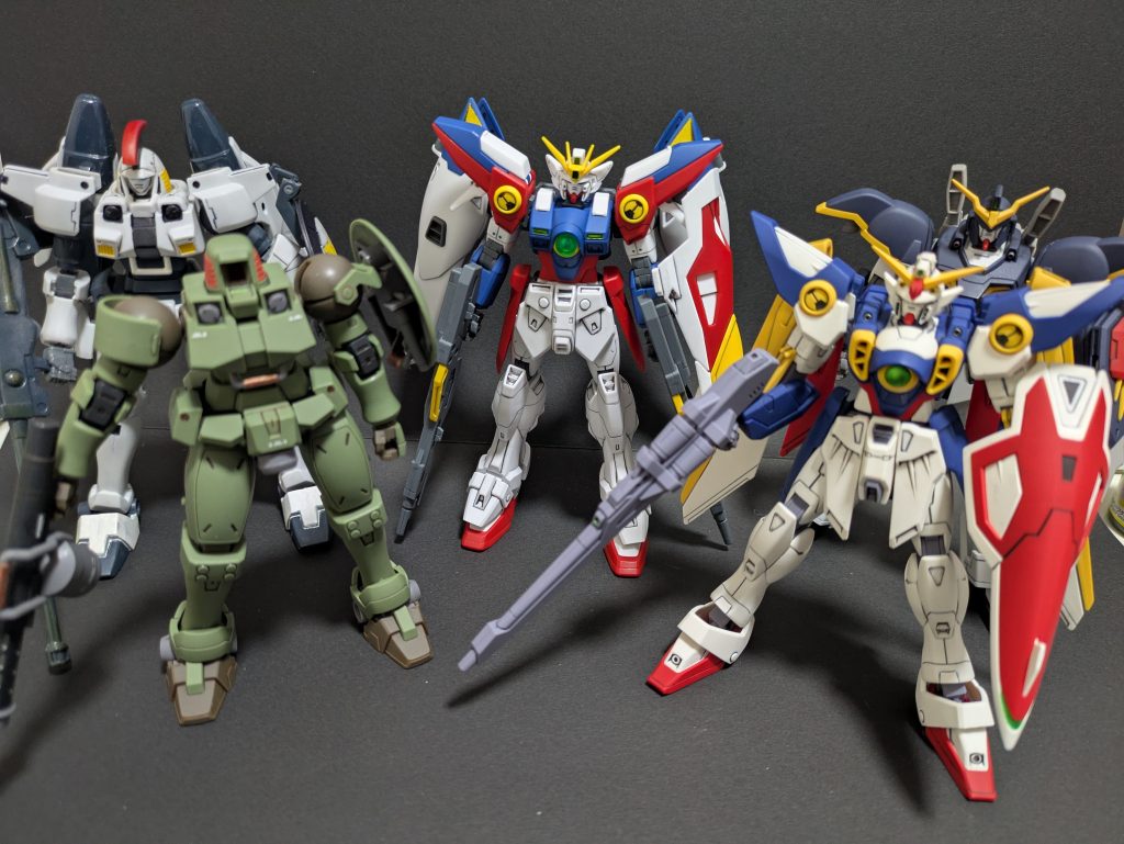 全然揃ってないけどせっかくシリーズ機体がいろいろ発売されてるので並べて行きたいですね😆旧HGやRGあるからトールギスやエピオンなどの現行HGはでないかな💦だして欲しい😭サーペントやビルゴ、トーラス等々