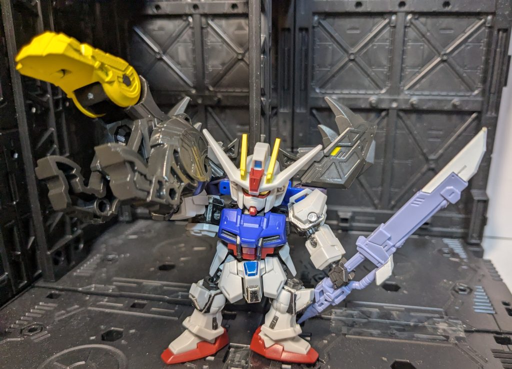 右手の武器が大型のナックルぽくて良いですね。