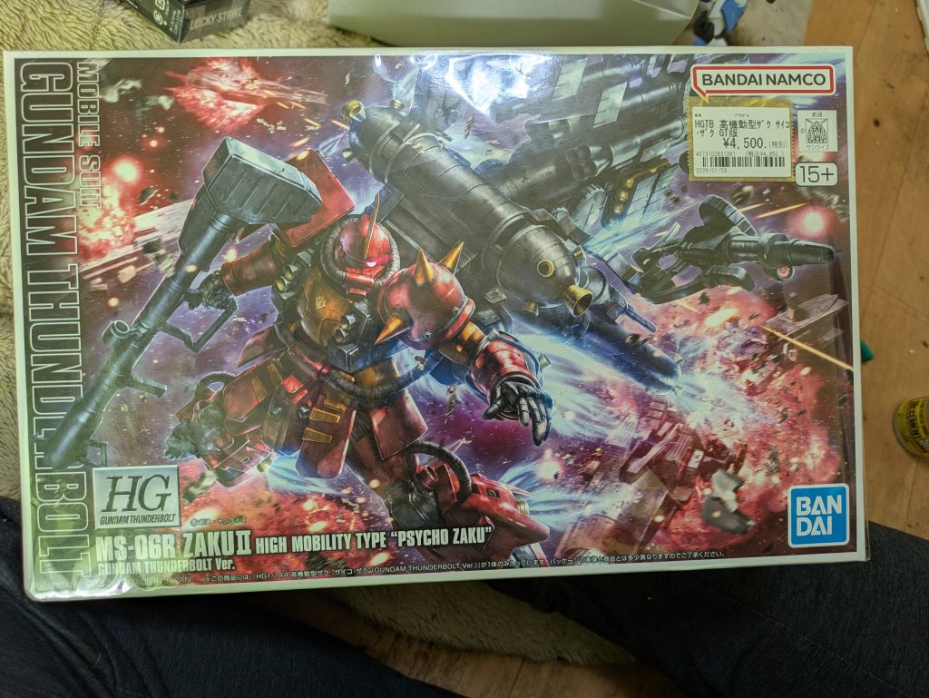 作品名：HGサイコザク購入✨️✨️✨️<p>いや〜この価格で買えると思ってなかったので誰かに伝えたくつぶやきました🙇 まだまだ先につくるものもありますしサイコザクに手をつけだしたら終わらなくなるし置くスペースもないので箱を眺めて（絶景✨️）今は我慢😣してます💧 A [&hellip;]</p>
