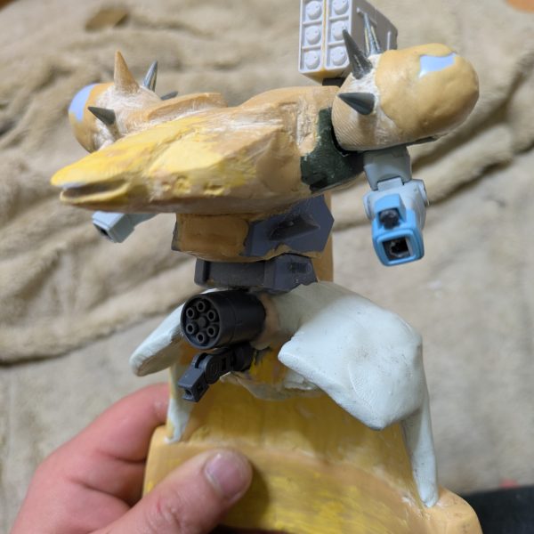 去年のいつからかから（笑）忘れましたが（笑）ザクIIを大人になってから素組して何ヶ月？かしてザメルというモビルスーツを何回か見たことはありましたが興味はなかったのですが,「ガンプラ　改造」で画像検索していたところザメルの改造画像が出てきて物凄くカッコよく見えて興味を持ち,ガンプラとして売ってるか探しましたがROBOT魂や昔のキット？とかである？みたいな感じでHG等ガンプラとしては売られてなかったので,YouTubeで検索してザメルに寄せた他のガンプラ素材を使ってつくる動画を観てこれだ✨️✨️✨️ということで,&nbsp;話長々すみません🙇💦本題💦今からかよということで💦覚えてる範囲で,↓使ってる素材が↓グフ（カスタムの）フライトタイプ←胴体と腕と脚部&nbsp;ガンダムビルドファイターズのオプションパーツセットガンプラ06（ヴァリュアブルポッド）↑顔と腰ペットボトルのキャップ3つ＋パテ（板状の2枚ねり合せるタイプ）←砲台他ほぼパテ造形他コトブキヤのウエポンユニット等で只今製作中でございます🙇&nbsp;ああしたいこうしたいがどんどん構想が止まらずなるべく安くつくろうとしてますが💦何よりもお金が💸かかってる気がします💦いつ完成するのか（笑）ガンプラは奥が深くやめられないです✨️只今YouTubeで勉強中です✨&nbsp;（5枚目）