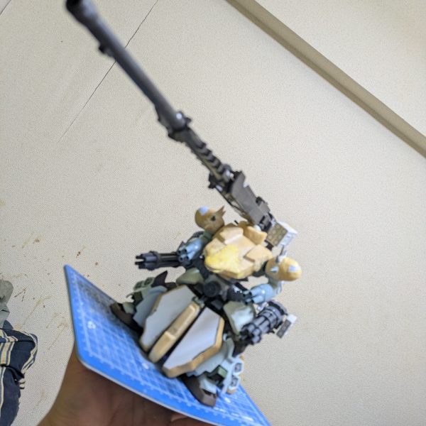 センターのはかまにあと１セットディテールを取り付けてバックパックを取り付けできたらほぼ全体的には仮組み？素組？完成しますがまだまだ　てます‼️‼️‼️このままだとただの直立不動のひく立体造形物になってしまうので…とりあえず形はこうなります🙇報告でございました♪（2枚目）