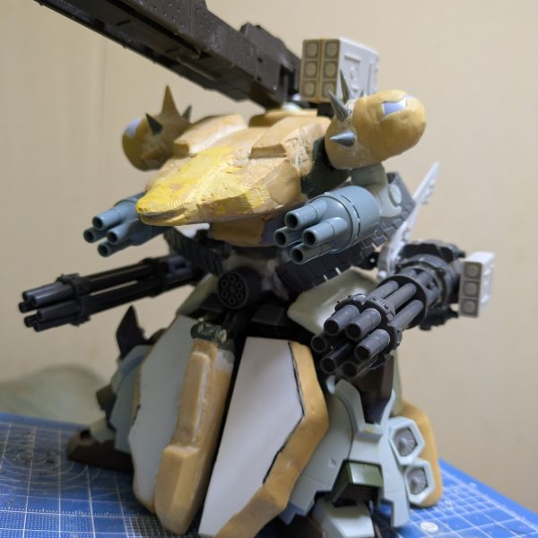 センターのはかまにあと１セットディテールを取り付けてバックパックを取り付けできたらほぼ全体的には仮組み？素組？完成しますがまだまだ　てます‼️‼️‼️このままだとただの直立不動のひく立体造形物になってしまうので…とりあえず形はこうなります🙇報告でございました♪（3枚目）
