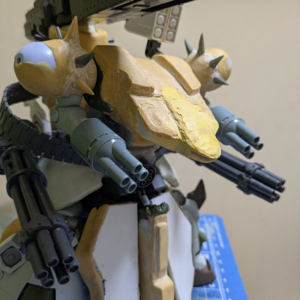 センターのはかまにあと１セットディテールを取り付けてバックパックを取り付けできたらほぼ全体的には仮組み？素組？完成しますがまだまだ　てます‼️‼️‼️このままだとただの直立不動のひく立体造形物になってしまうので…とりあえず形はこうなります🙇報告でございました♪（4枚目）