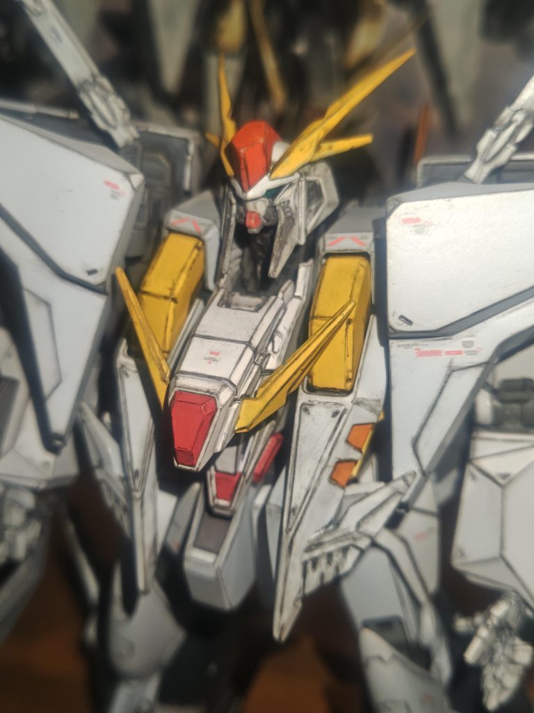 正面ちょっと斜めからの写真です😊クスィーガンダムって、真正面からの顔が、あまりカッコよくないですよね😅www