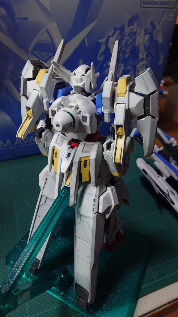 シルエットを接続部から外した状態です高速機動時はシルエット側のドライブを直結、供給量を増やして移動速度を上げるという感じです、戦闘時は本体側を機動用にして、背中を武装に回すとかでもいいかなって