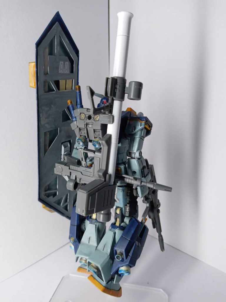 一部増加装甲、増加推進器を装備し戦況に合わせてパージも可能です。以下武装ウォールシールド頭部バルカン×2ビームライフル×2バズーカビームサーベル×4スモークディスチャージャー×2