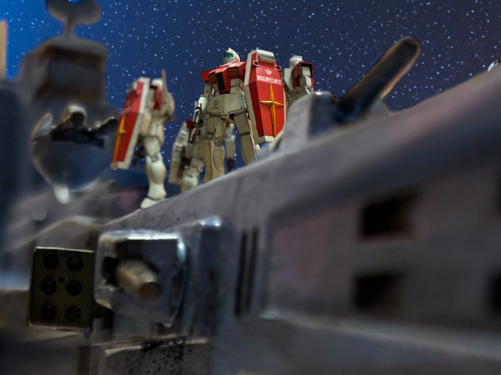 U.C.0080　１月５日　その”マリア”を乗せた艦が一隻、前線に出ていくという話を、マイセンは聞いた。「慰問ライブは！？」　