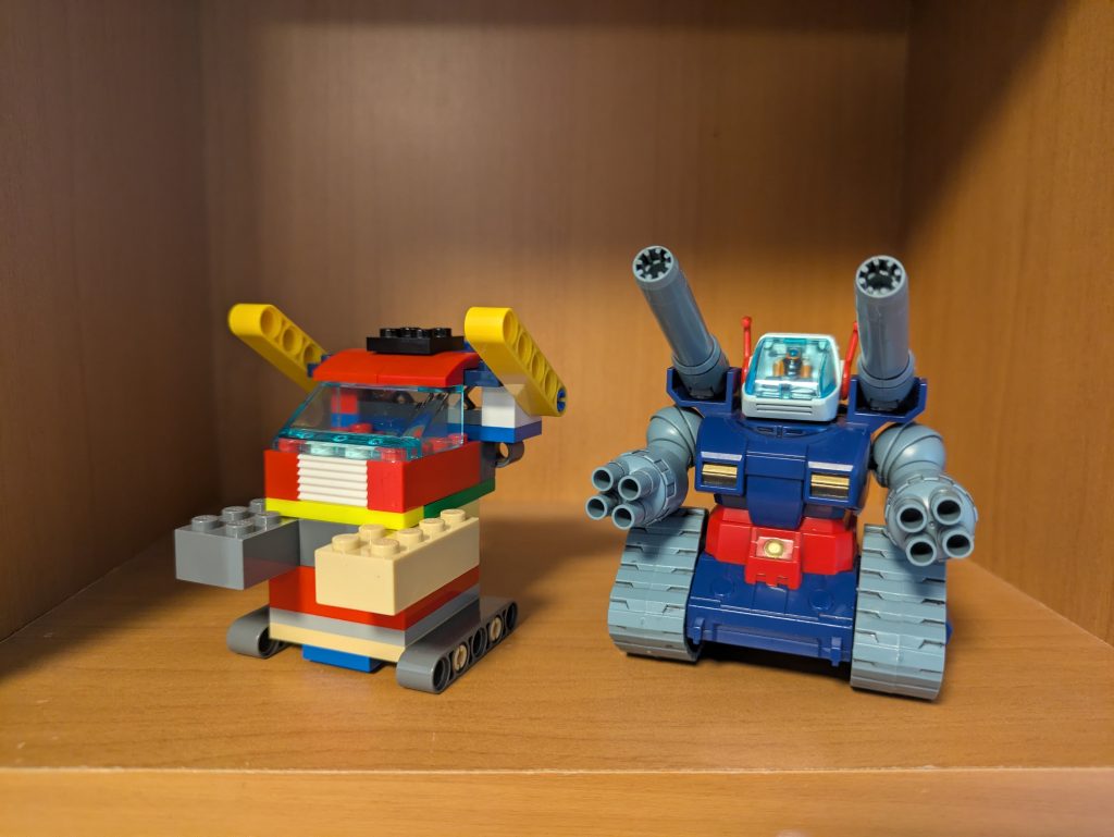 息子作のレゴグレード（笑）ガンタンクと記念撮影