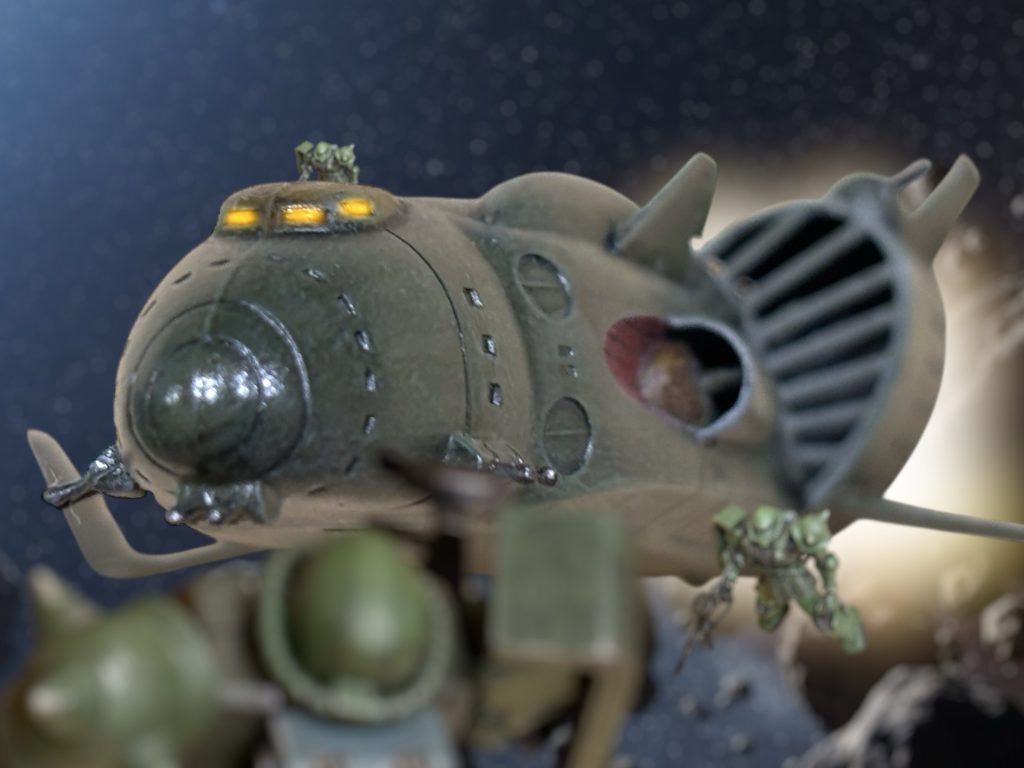 「脱出だと?」 ”マリア”のシャトルを見送った後、ローワン・ジョウ少尉からの知らせに、マイセン大尉は声をあげた。「ええ、武装解除したザンジバルに、非戦闘員を乗せて、とりあえずサイド3まで退くそうです。」「他の連中は?」「その後、基地ごと武装解除して投降するとか。」 ”マリア”から聞いた、ジオンの食事は、酷いものだった。乾いたパンに、薄いハム。それすらご馳走で、それも、いつまで保つか分からない状況だと言う。(もう少し楽しませてくれると思っていたが……。) そのような状況なら、投降もやむを得まいと思えた。