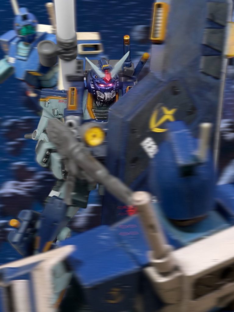 「遅いぞ、もう2秒先を読め!」 機体を勢いよく推進させながら、