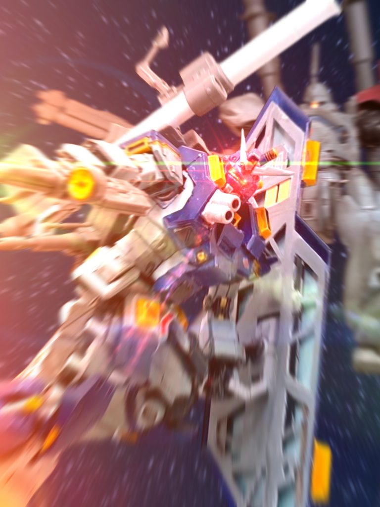 『やめろ!!』 機体が離れる直前、最後に敵機のパイロットの声が聞こえた。どちらに向けた言葉だったのだろうか。 ザンジバルの対空砲火が、火を吹いた。と、同時に、艦の下方から、ザクが2機、ぬっと顔を出す。「見たか!」 やはり、虚偽の降伏ではないか。 ザンジバルの武装は健在で、おまけにMSまで積んでいた。「こんな日に、こんな、舐めた真似を……許さんぞ、貴様ら!!」咆哮と共に、ビームライフルを連射する。出てきたザクを吹き飛ばし、そして、ザンジバルの巨体にも、その火球を叩き込んだ——。第3話・完