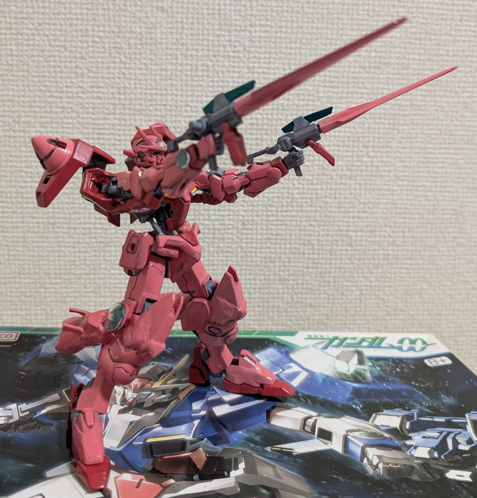 なお赤メインのカラーリングは「トランザム」を意識して塗りました。同時に、すでに素晴らしい「鉄血版ダブルオー」を製作された方々もいたので、オリジナリティを出したかったのも理由の1つです。それと丁度「ダリルバルデ」と「赤いガンダム」用の塗料も余ってたのでww