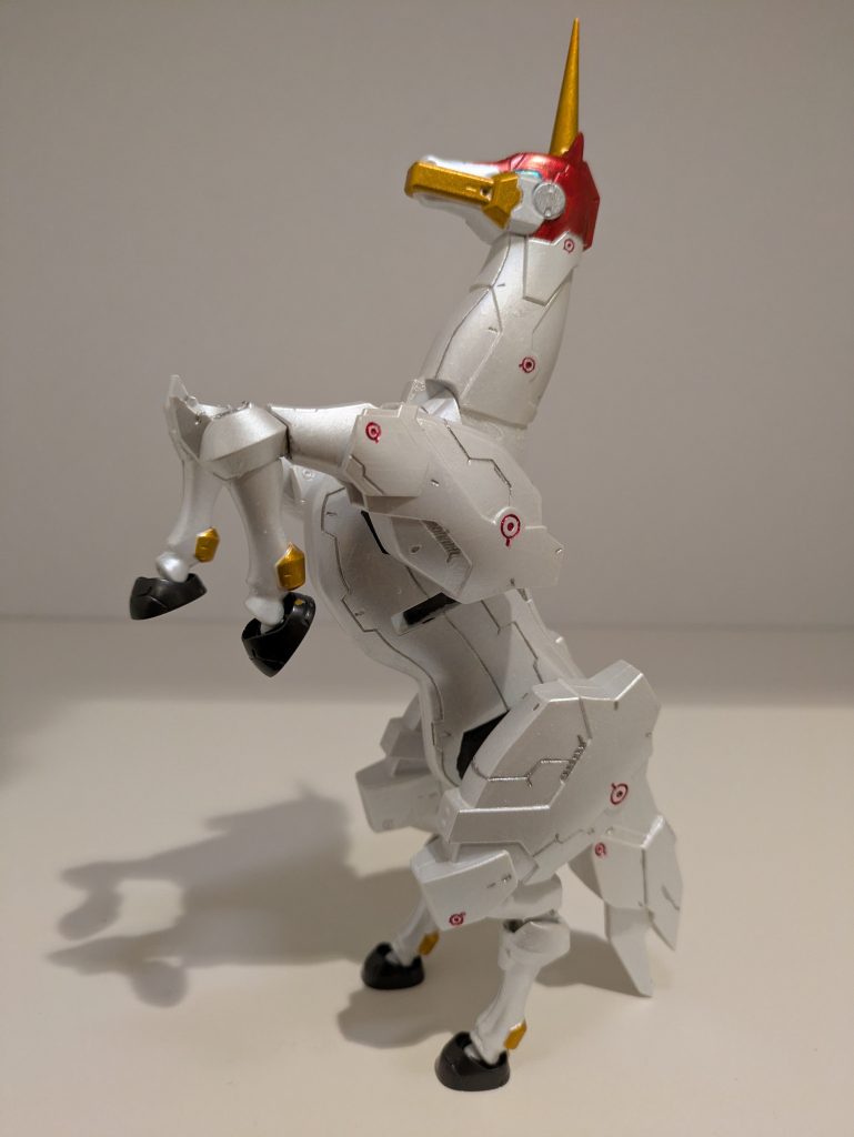 このポーズも支えなしに自立します。安定感抜群です。